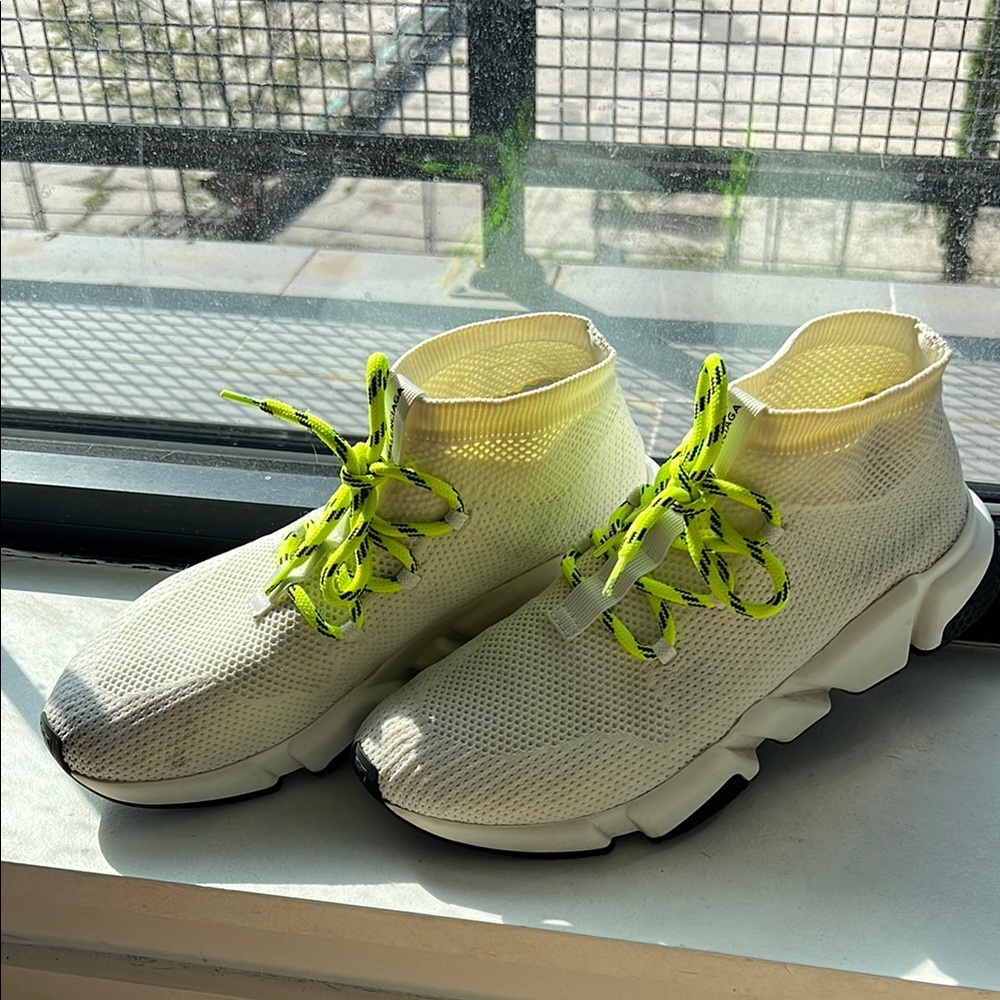 Balenciaga White and Green Sneakers with Sock-Like Fit - Picture 4 of 5